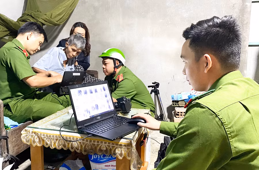 Công an phường An Phước (thị xã An Khê) đến nhà làm CCCD cho người khuyết tật. Ảnh Công an phường An Phước