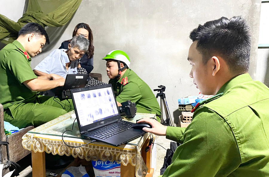 Công an phường An Phước (thị xã An Khê) đến nhà làm CCCD cho người khuyết tật. Ảnh Công an phường An Phước