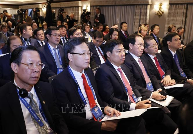 Các thành viên Đoàn đại biểu Việt Nam tại Hội đồng Quan hệ đối ngoại Hoa Kỳ. Ảnh: Thống Nhất/TTXVN