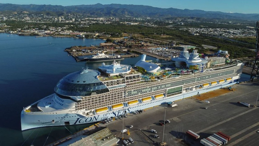 Siêu tàu du lịch "Icon of the Seas". (Ảnh: AP) Siêu tàu du lịch "Icon of the Seas". (Ảnh: AP)