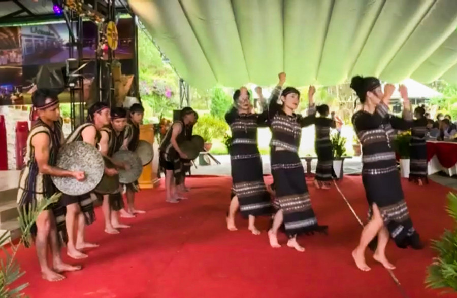 Hội thi diễn tấu cồng chiêng và múa xoang Hội thi diễn tấu cồng chiêng và múa xoang