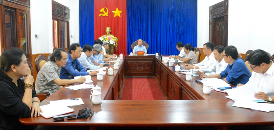 Phó Bí thư Thường trực Tỉnh ủy Châu Ngọc Tuấn chủ trì buổi làm việc với tập thể lãnh đạo Báo Gia Lai về chuyển đổi số báo chí. Ảnh: Lam Nguyên Phó Bí thư Thường trực Tỉnh ủy Châu Ngọc Tuấn chủ trì buổi làm việc với tập thể lãnh đạo Báo Gia Lai về chuyển đổi số báo chí. Ảnh: Lam Nguyên