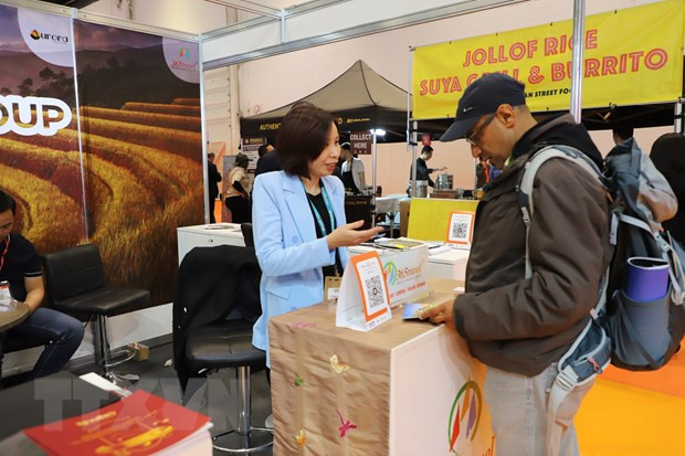 Các gian hàng của Việt Nam thu hút được sự quan tâm của nhiều doanh nghiệp và khách tham quan. (Ảnh: Hải Vân/TTXVN) Các gian hàng của Việt Nam thu hút được sự quan tâm của nhiều doanh nghiệp và khách tham quan. (Ảnh: Hải Vân/TTXVN)