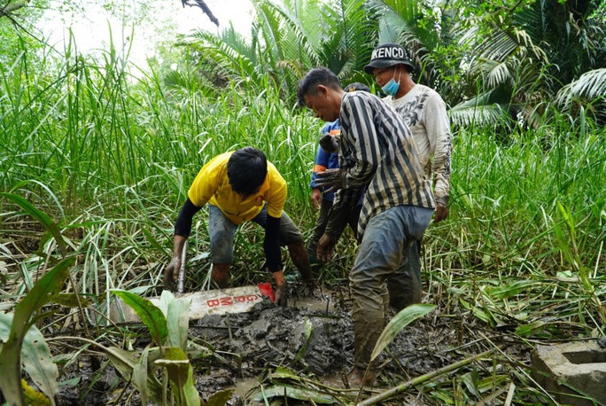 Công tác cắm ranh cho Vành đai 3 - Ảnh: THU HỒNG