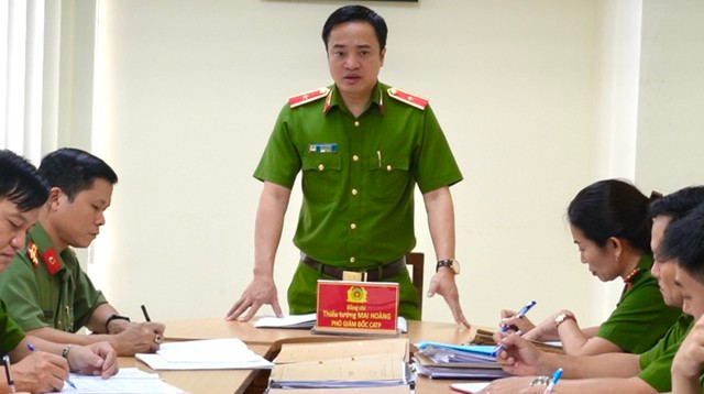 Thiếu tướng Mai Hoàng, Phó Giám đốc Công an TP.HCM, họp chỉ đạo phá án
