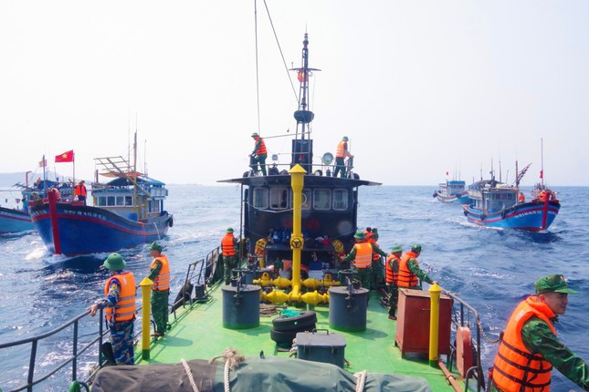 Sau gần 1 tháng tổ chức tìm kiếm các nạn nhân mất tích, tuy nhiên đến nay vẫn chưa có kết quả. Sau gần 1 tháng tổ chức tìm kiếm các nạn nhân mất tích, tuy nhiên đến nay vẫn chưa có kết quả.