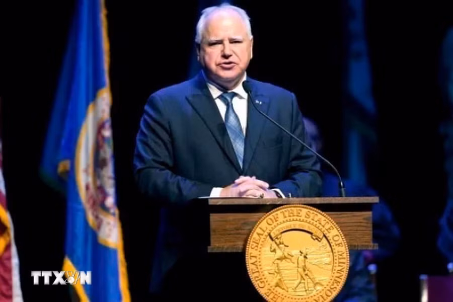 Thống đốc bang Minnesota Tim Walz. (Ảnh: AP/TTXVN)