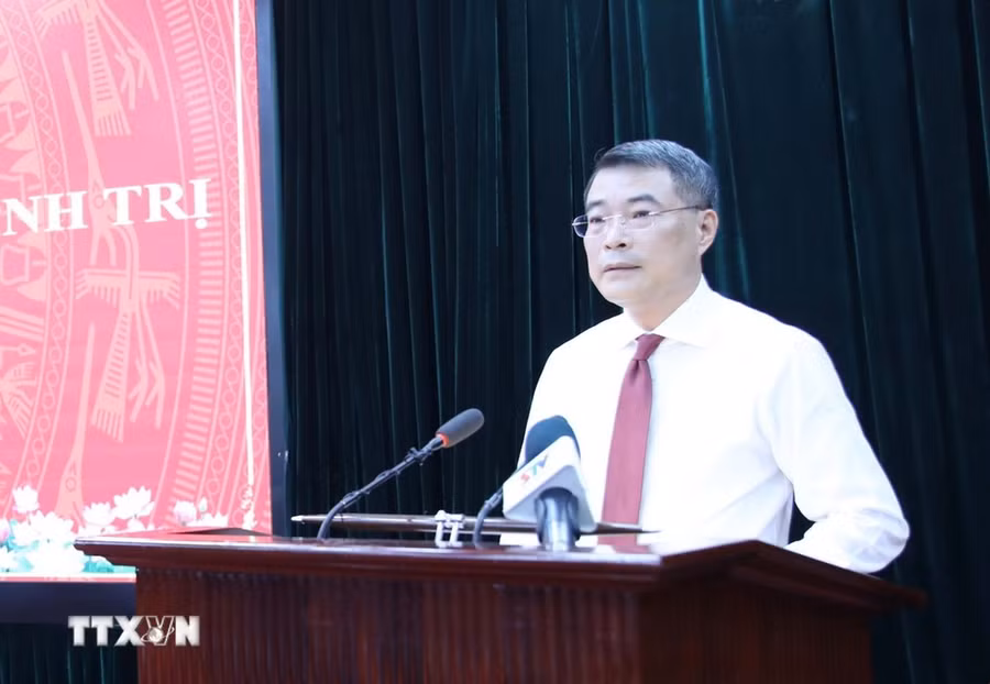 Trưởng Ban Tổ chức Trung ương Lê Minh Hưng phát biểu giao nhiệm vụ. (Ảnh: Nguyễn Cường/TTXVN)