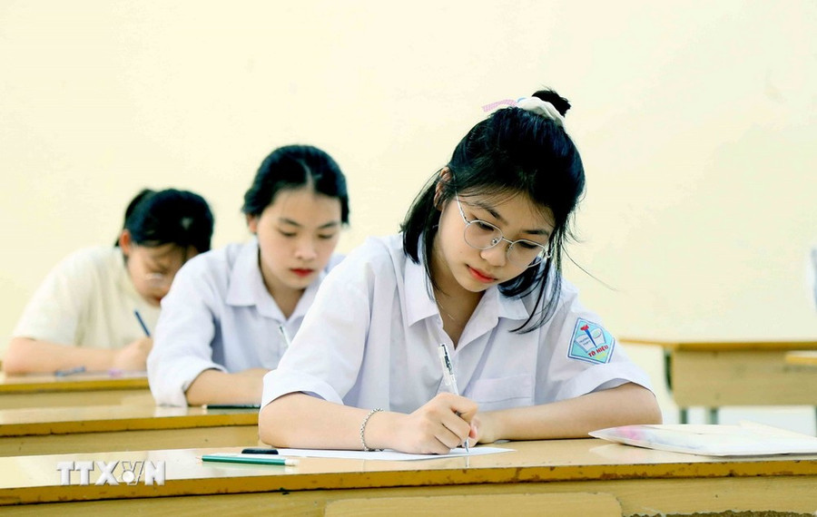Thí sinh tại điểm thi Trường THPT Tô Hiệu, thành phố Sơn La. (Ảnh: Quang Quyết/TTXVN) Thí sinh tại điểm thi Trường THPT Tô Hiệu, thành phố Sơn La. (Ảnh: Quang Quyết/TTXVN)