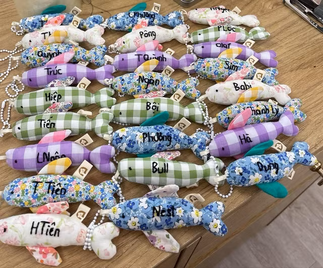 Những chú cá đầy sáng tạo do Đình may. ẢNH: DUY TÂN Những chú cá đầy sáng tạo do Đình may. ẢNH: DUY TÂN