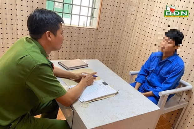 Lê Văn Hiển tại cơ quan điều tra. (Nguồn: Báo Đắk Nông)