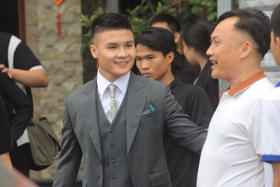 Quang Hải trước giờ đi rước dâu.