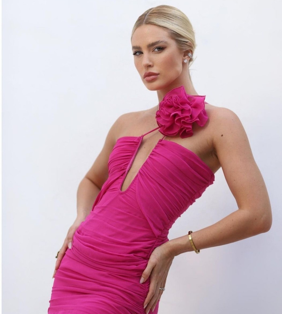 Để có một diện mạo xinh đẹp, ngọt ngào cùng tóc vàng Barbie, bạn nên chọn phong cách trang điểm nhẹ nhàng, tự nhiên Để có một diện mạo xinh đẹp, ngọt ngào cùng tóc vàng Barbie, bạn nên chọn phong cách trang điểm nhẹ nhàng, tự nhiên