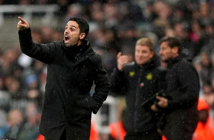 HLV Mikel Arteta phản ứng gay gắt về bàn thua