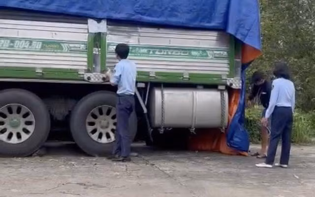 Đội QLTT số 1 trả lại phương tiện vì lý do hết thời hạn tạm giữ. ẢNH: PHÚC THĂNG