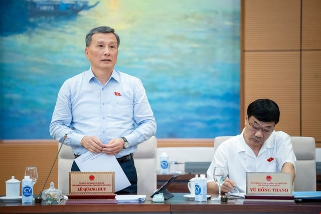 Ông Lê Quang Huy, Chủ nhiệm Ủy ban Khoa học, Công nghệ và Môi trường của Quốc hội, phát biểu tại phiên họp
