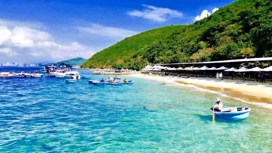 Đồng ý gia hạn thời gian thí điểm dịch vụ tàu lặn tại vịnh Nha Trang. Ảnh nguồn internet