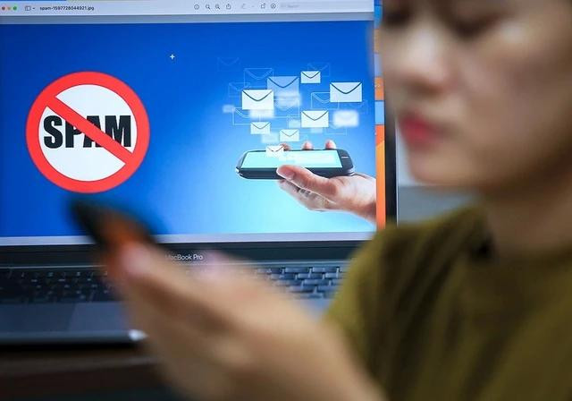 Hy vọng SIM rác bị ngăn chặn thì nạn cuộc gọi rác sẽ giảm bớt. Ảnh: Nhật Thịnh