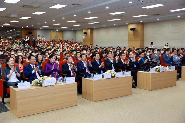 Lễ kỷ niệm 10 năm thành lập và đón nhận Huân chương Lao động hạng Ba của Công ty Điện tử Samsung Việt Nam Thái Nguyên là sự kiện có ý nghĩa quan trọng, đánh dấu quá trình 10 năm xây dựng và phát triển của Samsung Thái Nguyên nói riêng và Tập đoàn Samsung nói chung tại Việt Nam. Ảnh VGP