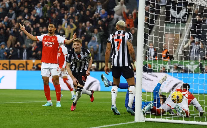 Anthony Gordon ghi bàn duy nhất cho Newcastle