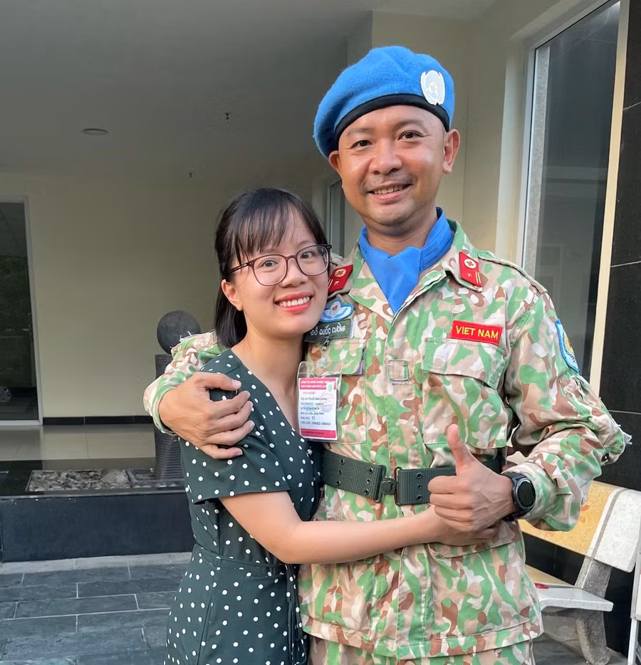 Chia tay người vợ mới cưới trong ngày Cường lên đường làm nhiệm vụ quốc tế