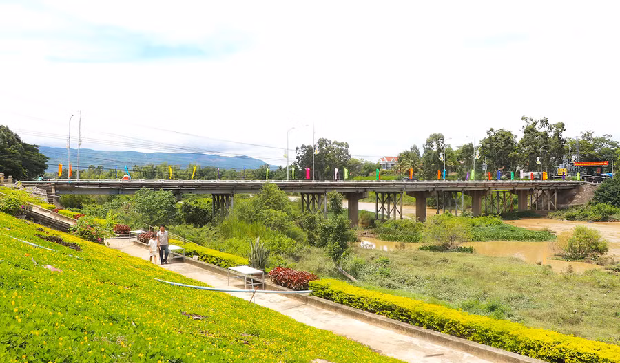 Người dân thị xã An Khê mong Nhà nước quan tâm xây đập dâng trên sông Ba, góp phần tạo cảnh quan môi trường sinh thái, phát triển du lịch. Ảnh: Ngọc Minh