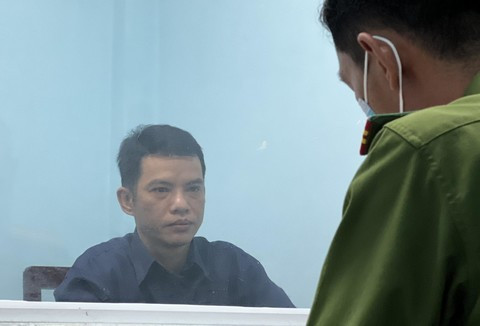 Công an lấy lời khai của Tuấn.