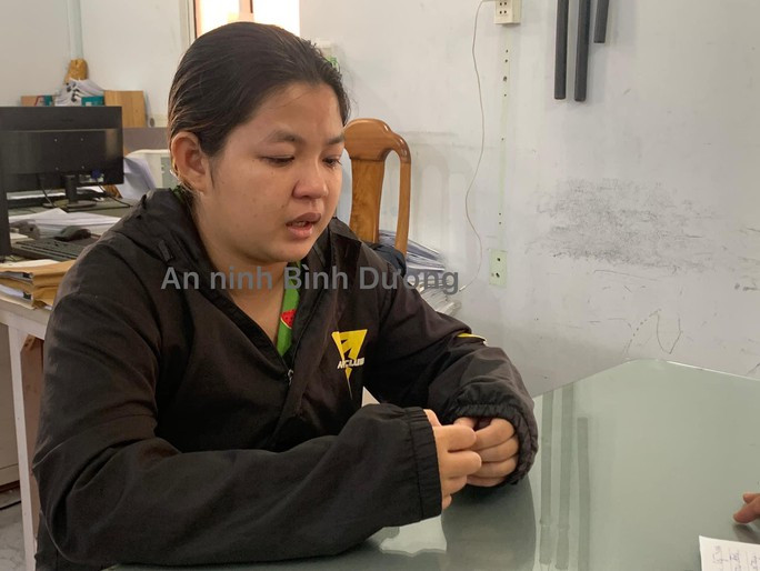 Vụ trẻ sơ sinh nghi bị bắt cóc ở Bệnh viện Đa khoa Bình Dương: Tạm giữ cô gái trẻ - Ảnh 1. Thắm tại cơ quan công an