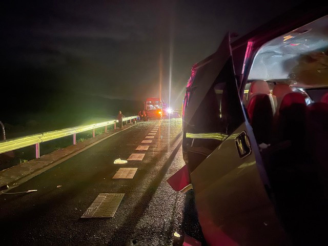 Bình Thuận: Xe khách bị tai nạn giao thông trên cao tốc Vĩnh Hảo - Phan Thiết - Ảnh 1. Hiện trường vụ tai nạn trên cao tốc Vĩnh Hảo - Phan Thiết lúc 1 giờ ngày 24.7.ẢNH CÔNG AN H.BẮC BÌNH CUNG CẤP