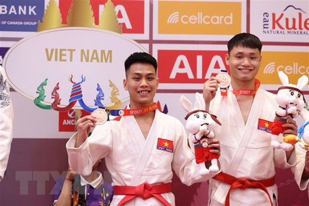 Hai vận động viên Đình Khải, Kế Dương giành huy chương Đồng nội dung DUO nam. (Ảnh: Minh Quyết/TTXVN) Hai vận động viên Đình Khải, Kế Dương giành huy chương Đồng nội dung DUO nam. (Ảnh: Minh Quyết/TTXVN)