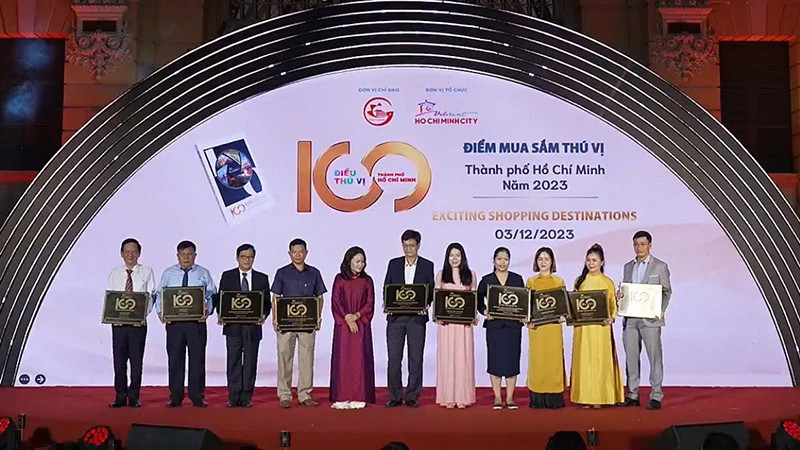 Công bố 10 điểm mua sắm thú vị. Công bố 10 điểm mua sắm thú vị.