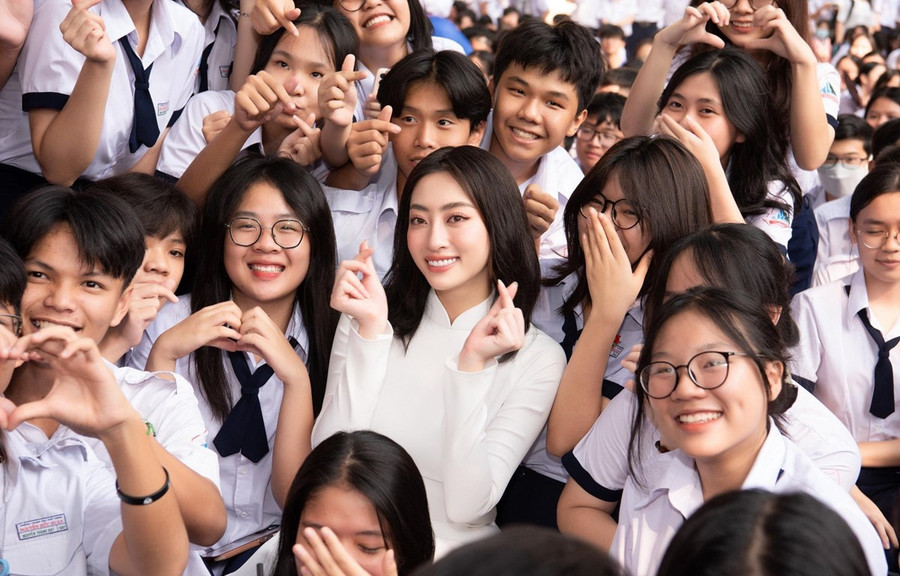 Hoa hậu Lương Thùy Linh vừa tham gia buổi giao lưu, chia sẻ kỹ năng đọc sách tại Thành phố Hồ Chí Minh. (Ảnh: CTV/Vietnam+) Hoa hậu Lương Thùy Linh vừa tham gia buổi giao lưu, chia sẻ kỹ năng đọc sách tại Thành phố Hồ Chí Minh. (Ảnh: CTV/Vietnam+)