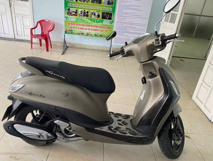 Xe máy đối tượng sử dụng để bỏ trốn (ảnh công an cung cấp) Xe máy đối tượng sử dụng để bỏ trốn (ảnh công an cung cấp)