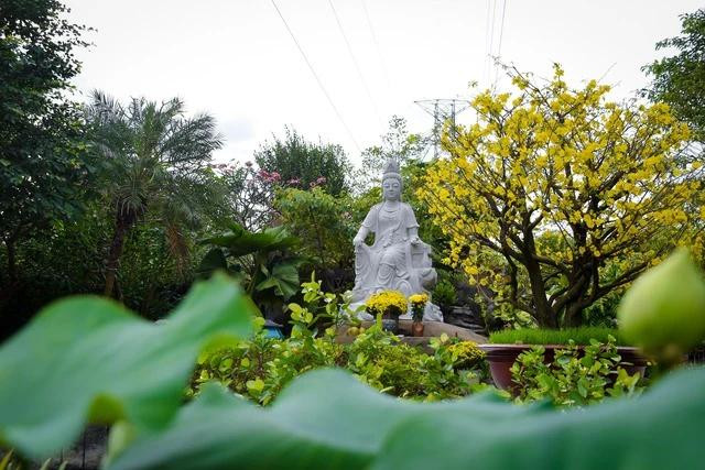 Người Việt đến chùa ngày tết để cầu mong an lành, năm mới tốt đẹp. Ảnh: Vũ Phượng Người Việt đến chùa ngày tết để cầu mong an lành, năm mới tốt đẹp. Ảnh: Vũ Phượng