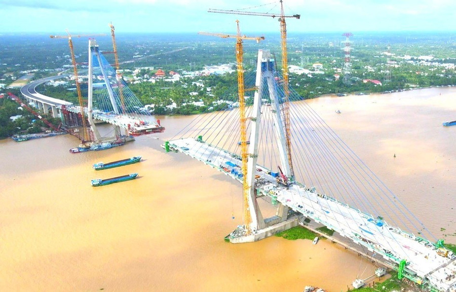 Từ điểm đầu dự án, tuyến đi song song với Quốc lộ 1 và vượt sông Tiền bằng cầu Mỹ Thuận 2, cách cầu Mỹ Thuận hiện hữu 350m về phía thượng lưu và kết thúc tại nút giao với QL80.