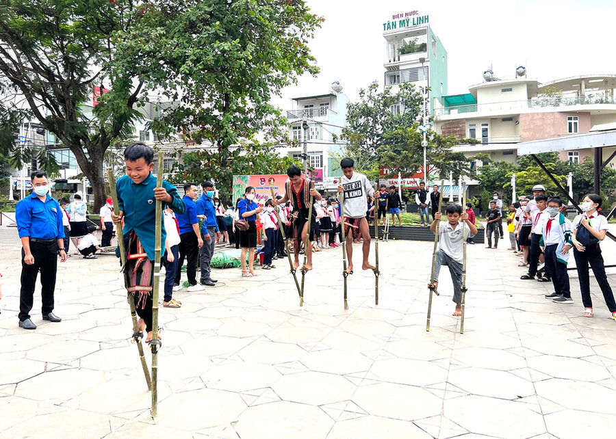 Tham gia những hoạt động hè an toàn, bổ ích sẽ giúp trẻ em phát triển toàn diện. Ảnh: P.L