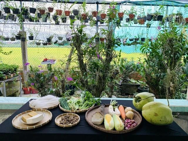 Cuộc sống bình dị của anh Duy ở quê. Ảnh: NVCC