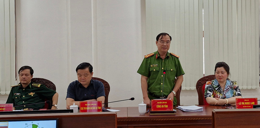 Đại tá Dương Văn Long-Phó Giám đốc Công an tỉnh phát biểu thảo luận. Ảnh: V.H