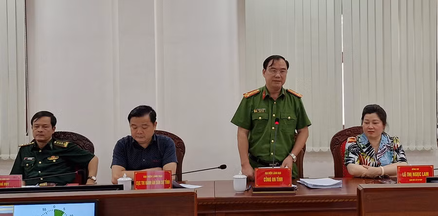 Đại tá Dương Văn Long-Phó Giám đốc Công an tỉnh phát biểu thảo luận. Ảnh: V.H