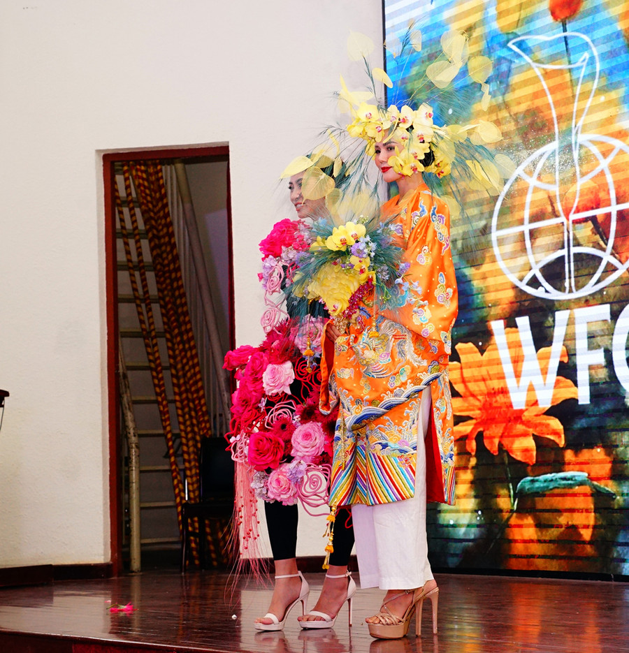 Trình diễn trang phục hoa