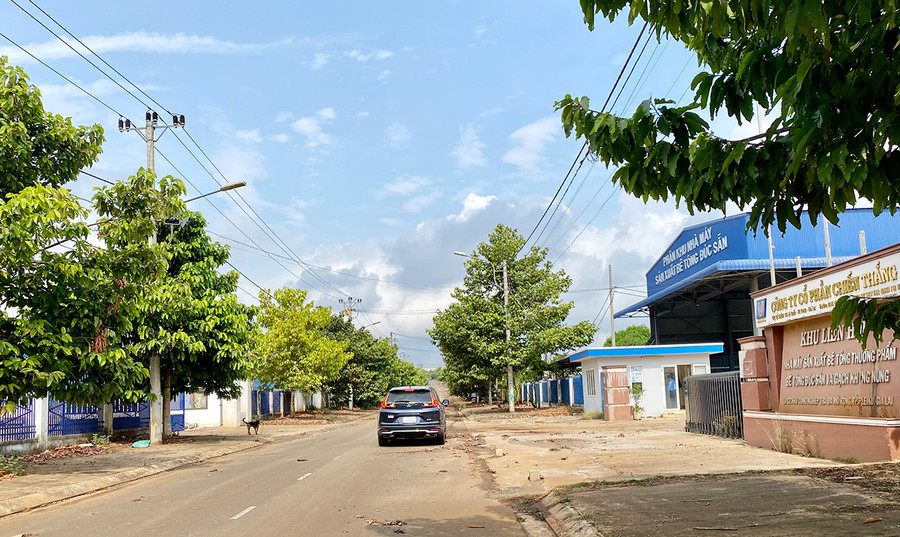 Hệ thống điện đường tại lô C, D của Khu công nghiệp Trà Đa hoạt động không ổn định. Ảnh: Hà Duy Hệ thống điện đường tại lô C, D của Khu công nghiệp Trà Đa hoạt động không ổn định. Ảnh: Hà Duy