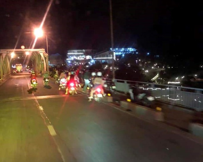 Nam thanh niên nghi nhảy cầu Sêrêpốk mất tích Nam thanh niên nghi nhảy cầu Sêrêpốk mất tích