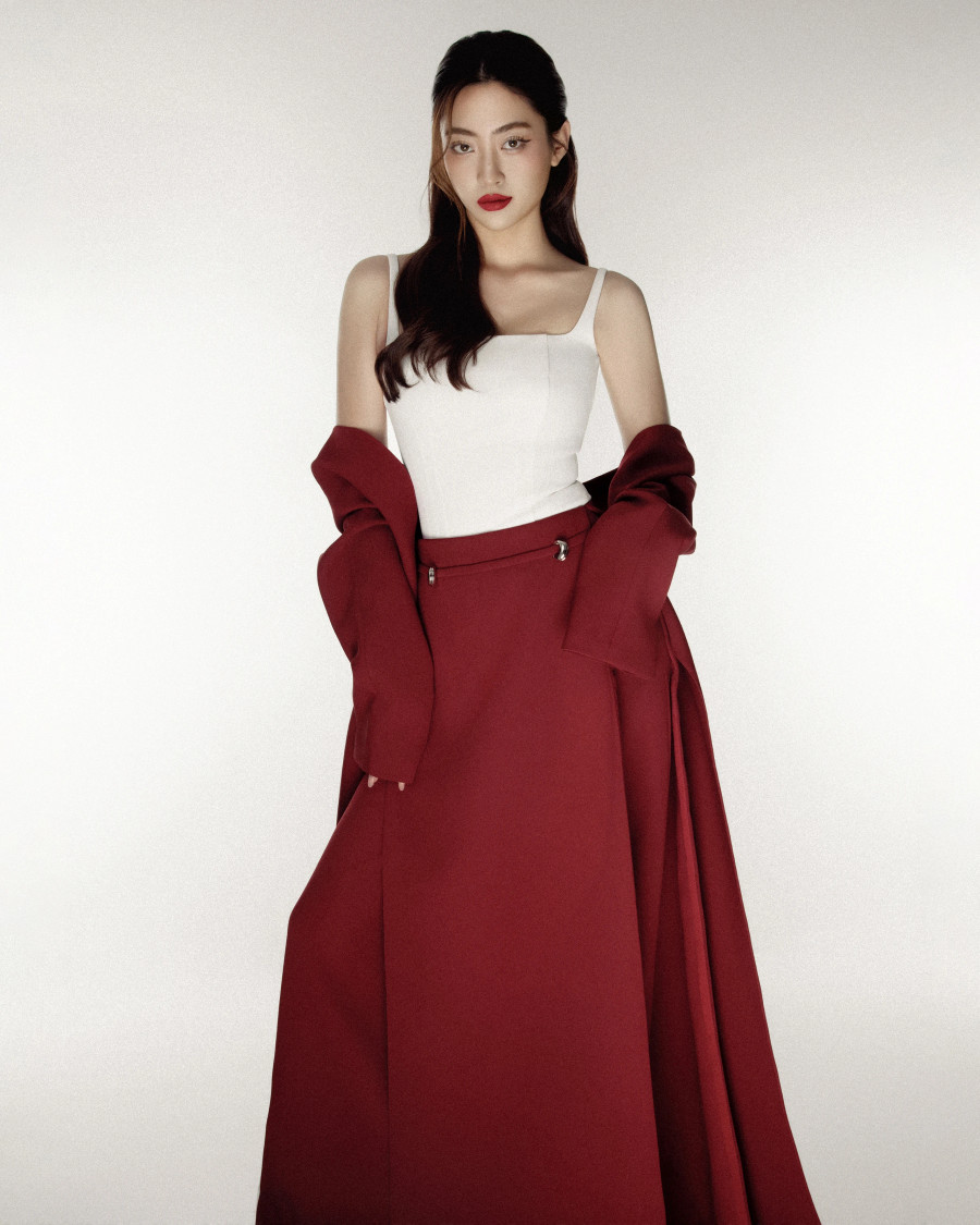 Lương Thùy Linh cũng được đánh giá là một trong những người đẹp thành công trong showbiz Việt. Dù tuổi đời còn trẻ nhưng mỹ nhân gốc Cao Bằng lại có nhiều thành tích đáng nể như Hoa hậu Thế giới Việt Nam 2019, Top 12 Hoa hậu Thế giới 2019, huấn luyện viên The Next Face Vietnam 2021... Ảnh:Trí Nghĩa Lương Thùy Linh cũng được đánh giá là một trong những người đẹp thành công trong showbiz Việt. Dù tuổi đời còn trẻ nhưng mỹ nhân gốc Cao Bằng lại có nhiều thành tích đáng nể như Hoa hậu Thế giới Việt Nam 2019, Top 12 Hoa hậu Thế giới 2019, huấn luyện viên The Next Face Vietnam 2021... Ảnh:Trí Nghĩa