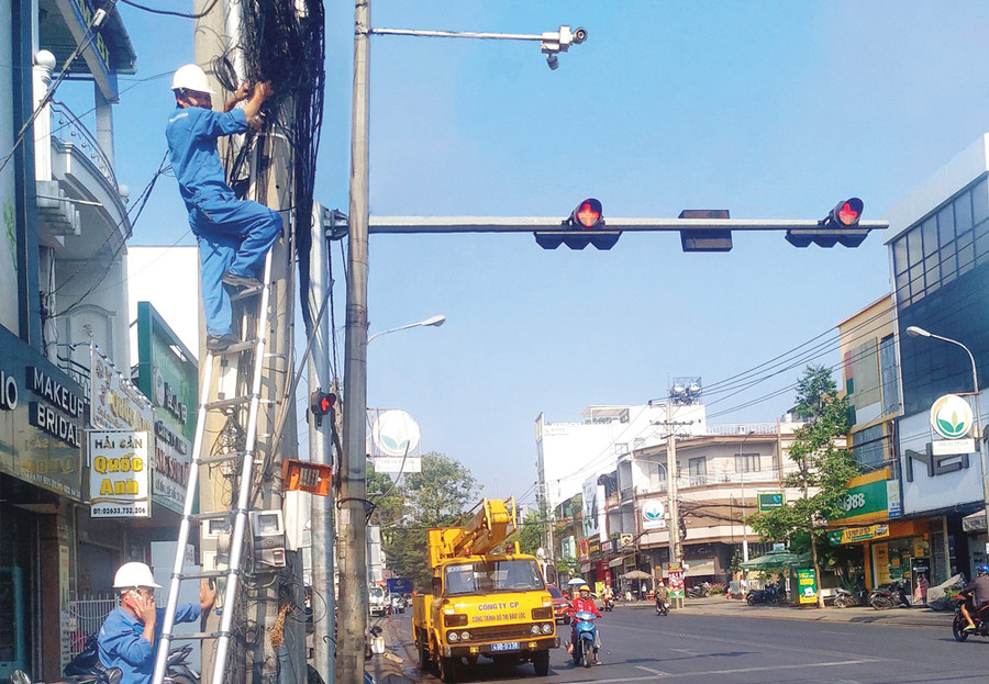 TP Bảo Lộc lắp đặt camera an ninh trên các trục đường chính phục vụ Trung tâm IOC. Ảnh: K.P TP Bảo Lộc lắp đặt camera an ninh trên các trục đường chính phục vụ Trung tâm IOC. Ảnh: K.P