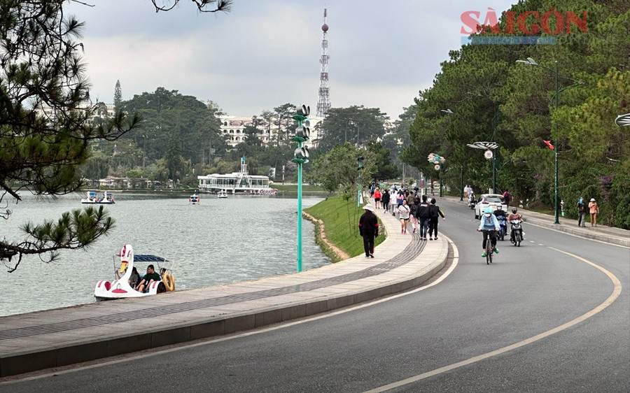 Sau khung giờ mở cửa tuyến phố đi bộ, đường Trần Quốc Toản sẽ hoạt động bình thường trở lại. Ảnh: ĐOÀN KIÊN Sau khung giờ mở cửa tuyến phố đi bộ, đường Trần Quốc Toản sẽ hoạt động bình thường trở lại. Ảnh: ĐOÀN KIÊN