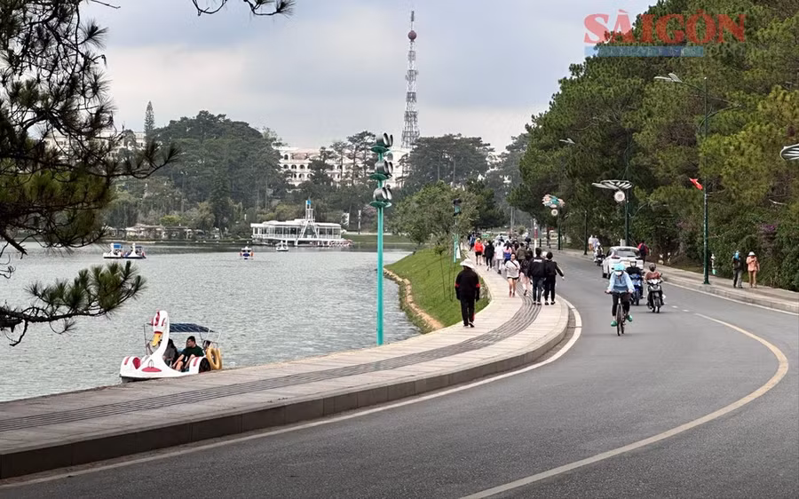 Sau khung giờ mở cửa tuyến phố đi bộ, đường Trần Quốc Toản sẽ hoạt động bình thường trở lại. Ảnh: ĐOÀN KIÊN