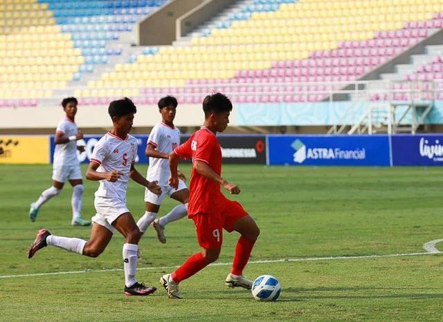 U.16 Việt Nam kiểm soát trận đấu. Ảnh VFF