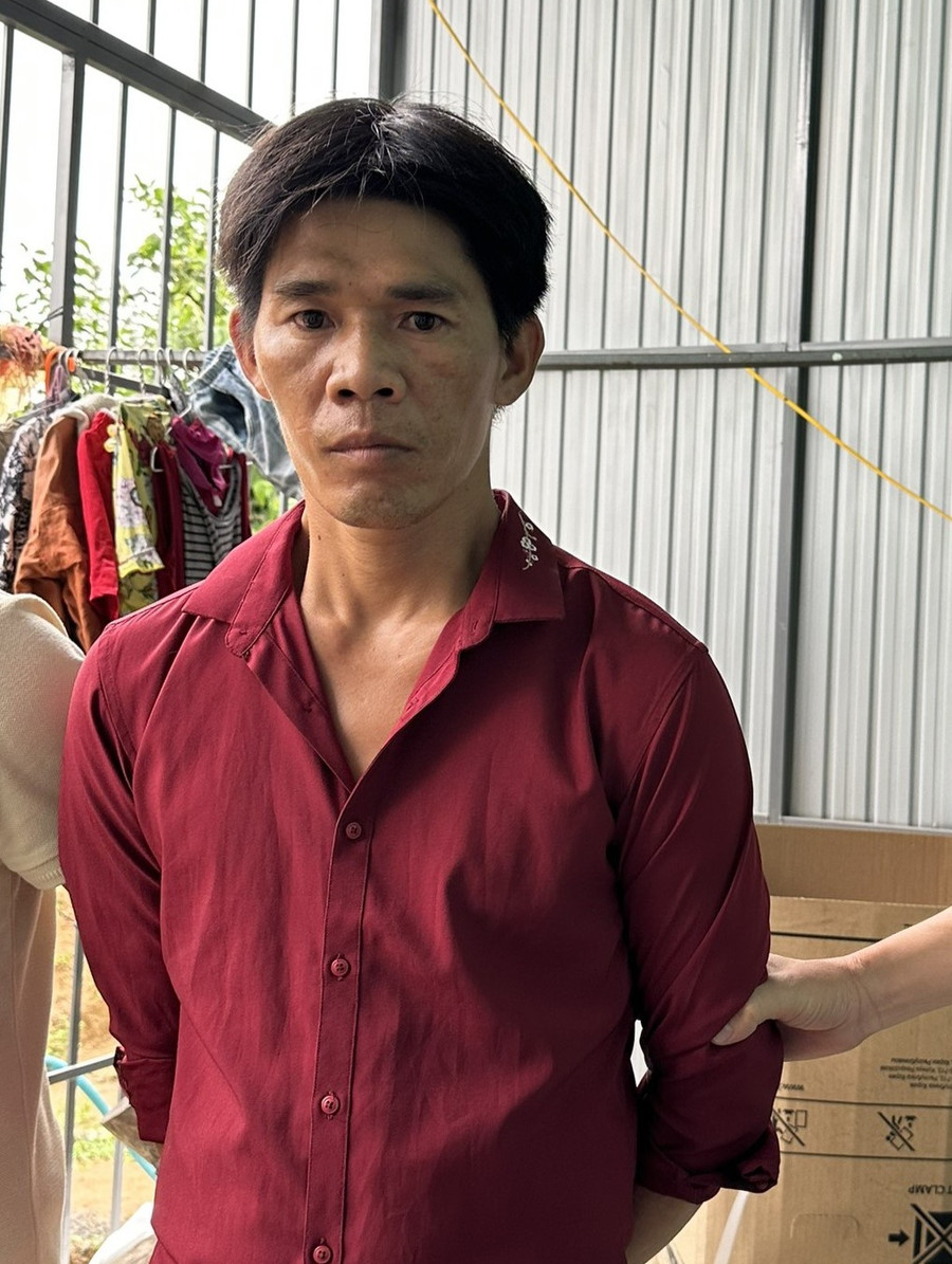 Đối tượng Nguyễn Tấn Hưng bị lực lượng công an bắt giữ về hành vi mua bán trái phép chất ma túy. Ảnh: PN Đối tượng Nguyễn Tấn Hưng bị lực lượng công an bắt giữ về hành vi mua bán trái phép chất ma túy. Ảnh: PN