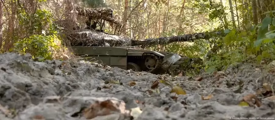 Xe tăng của quân đội Nga tham chiến. (Nguồn: AP) Xe tăng của quân đội Nga tham chiến. (Nguồn: AP)