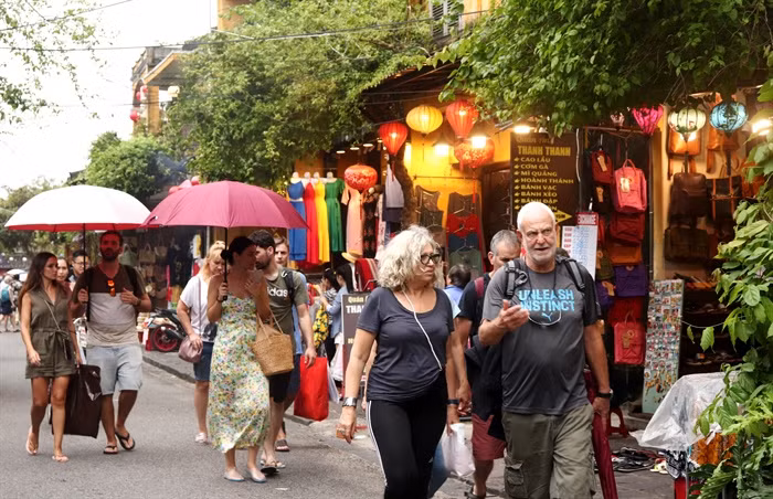 Đề xuất nâng thời hạn cấp chứng nhận tạm trú tại cửa khẩu cho người nhập cảnh theo diện đơn phương miễn thị thực từ 15 ngày lên 45 ngày. Ảnh nguồn internet